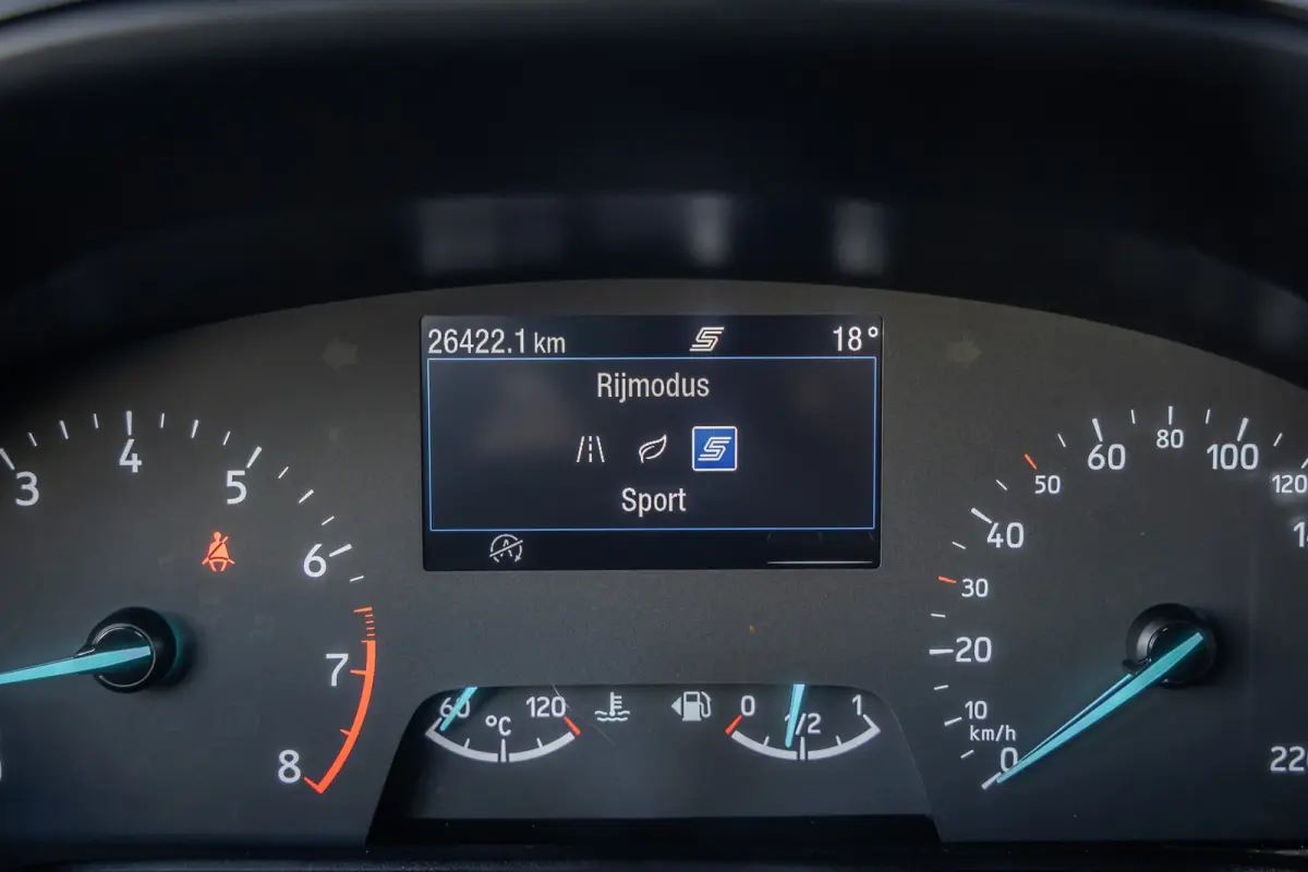 1.0 EcoBoost Hybrid Titanium | Apple Carplay/Android Auto | Keyless | Stoel- Stuurverwarming | | Airco (automatisch) | Apple Carplay/Android Auto|telefoonintegratie premium | Keyless entry