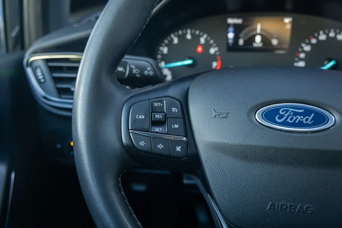 1.0 EcoBoost Hybrid Titanium | Apple Carplay/Android Auto | Keyless | Stoel- Stuurverwarming | | Airco (automatisch) | Apple Carplay/Android Auto|telefoonintegratie premium | Keyless entry