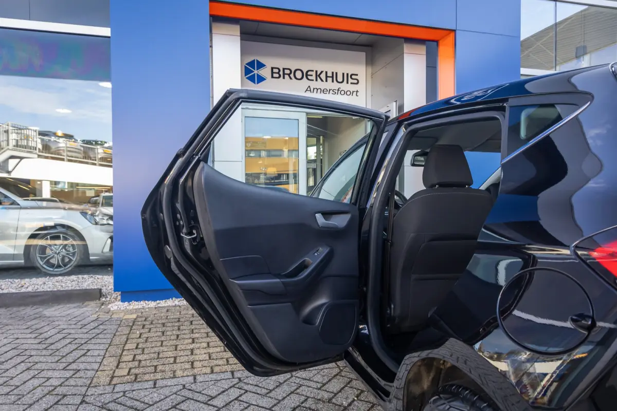 1.0 EcoBoost Hybrid Titanium | Apple Carplay/Android Auto | Keyless | Stoel- Stuurverwarming | | Airco (automatisch) | Apple Carplay/Android Auto|telefoonintegratie premium | Keyless entry