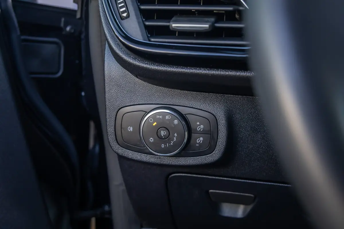 1.0 EcoBoost Hybrid Titanium | Apple Carplay/Android Auto | Keyless | Stoel- Stuurverwarming | | Airco (automatisch) | Apple Carplay/Android Auto|telefoonintegratie premium | Keyless entry