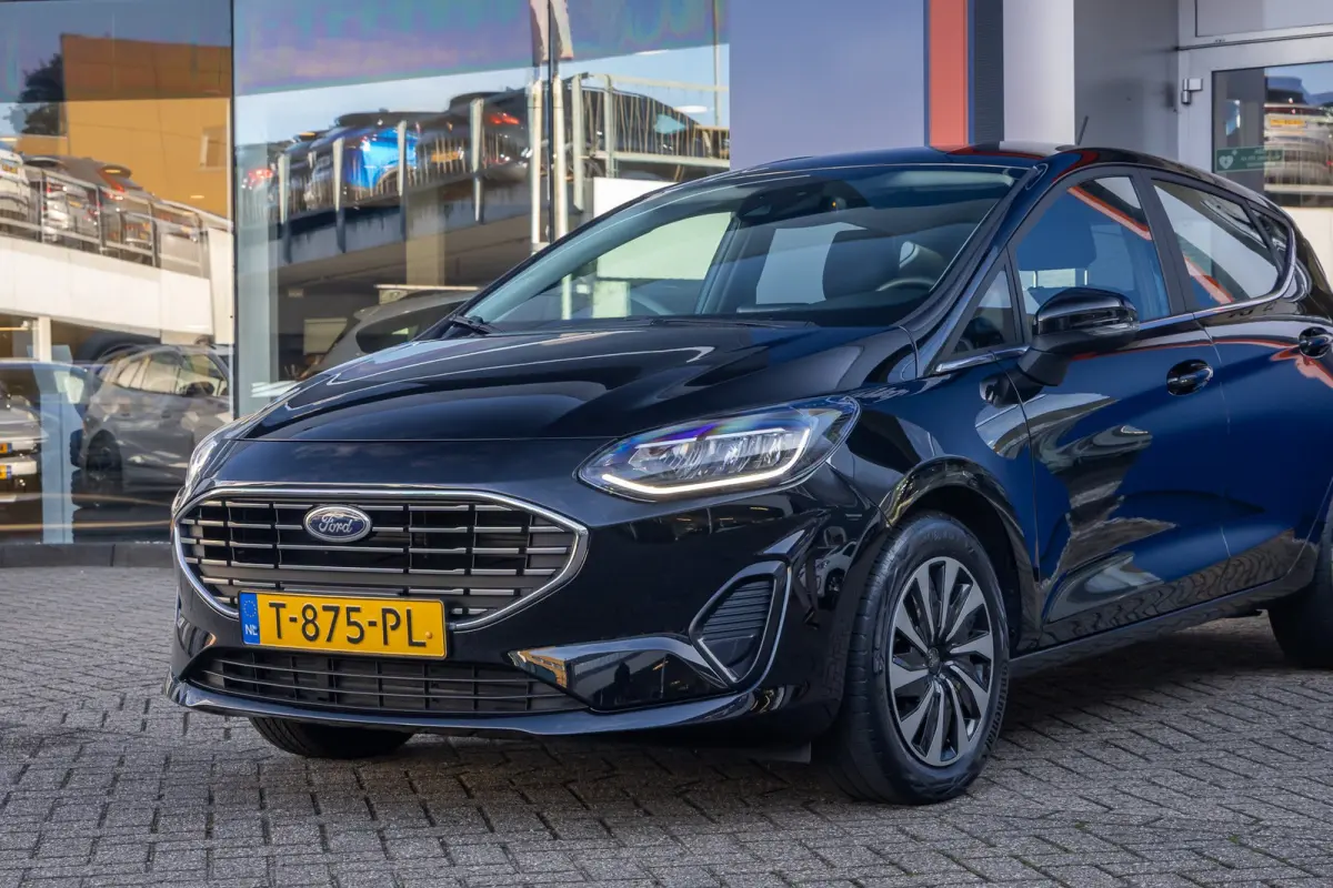 1.0 EcoBoost Hybrid Titanium | Apple Carplay/Android Auto | Keyless | Stoel- Stuurverwarming | | Airco (automatisch) | Apple Carplay/Android Auto|telefoonintegratie premium | Keyless entry