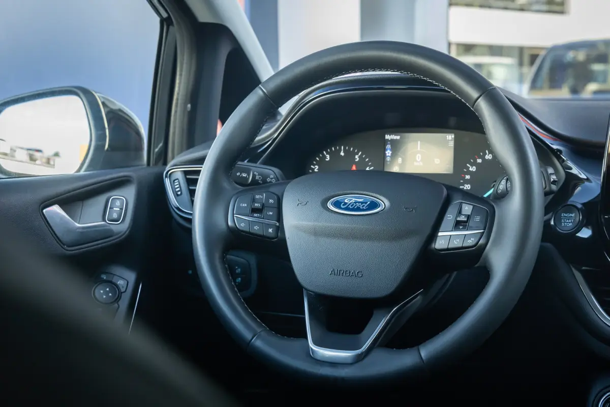 1.0 EcoBoost Hybrid Titanium | Apple Carplay/Android Auto | Keyless | Stoel- Stuurverwarming | | Airco (automatisch) | Apple Carplay/Android Auto|telefoonintegratie premium | Keyless entry