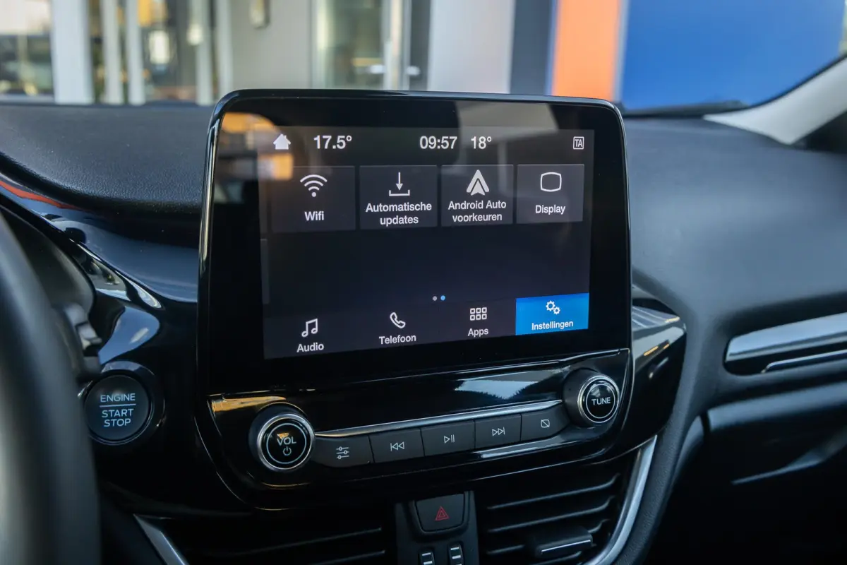 1.0 EcoBoost Hybrid Titanium | Apple Carplay/Android Auto | Keyless | Stoel- Stuurverwarming | | Airco (automatisch) | Apple Carplay/Android Auto|telefoonintegratie premium | Keyless entry