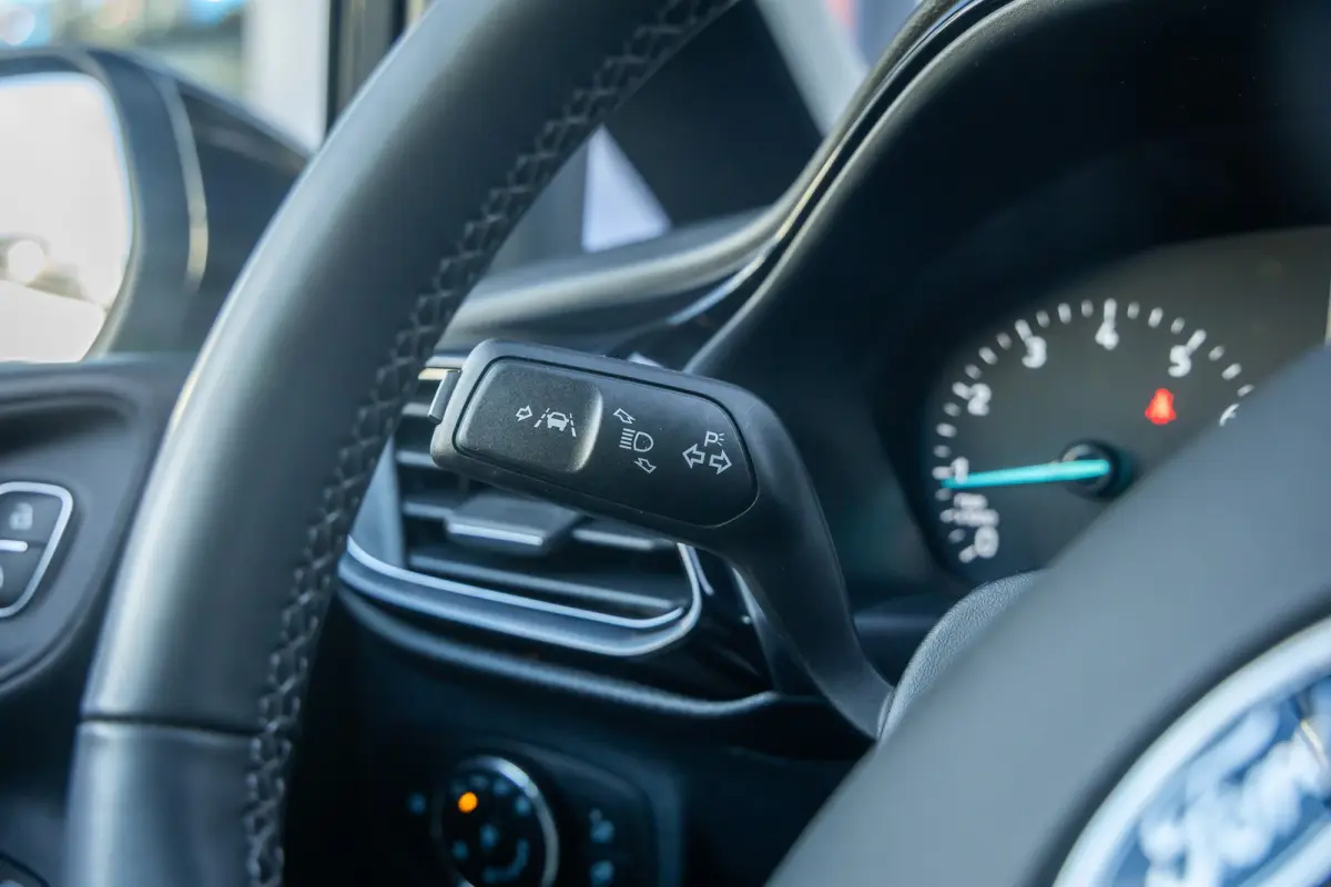 1.0 EcoBoost Hybrid Titanium | Apple Carplay/Android Auto | Keyless | Stoel- Stuurverwarming | | Airco (automatisch) | Apple Carplay/Android Auto|telefoonintegratie premium | Keyless entry
