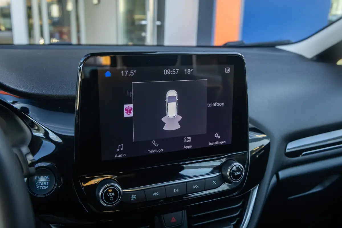 1.0 EcoBoost Hybrid Titanium | Apple Carplay/Android Auto | Keyless | Stoel- Stuurverwarming | | Airco (automatisch) | Apple Carplay/Android Auto|telefoonintegratie premium | Keyless entry