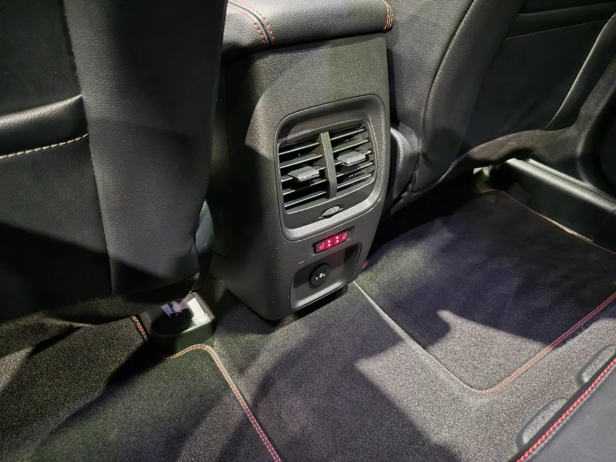 2.5 PHEV ST-Line X Panorama | Camera | HUD | Winterpack | Carplay-Android