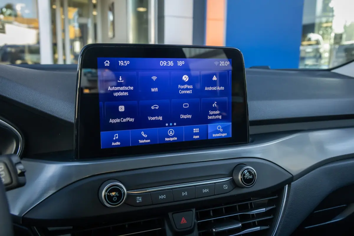 1.0 EcoBoost Hybrid Titanium X Business | Achteruitrijcamera | Apple Carplay/Android Auto | Cruise control adaptief | Keyless | Achteruitrijcamera | Airco (automatisch) | Apple Carplay/Andro