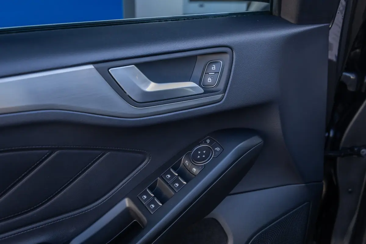 1.0 EcoBoost Hybrid Titanium X Business | Achteruitrijcamera | Apple Carplay/Android Auto | Cruise control adaptief | Keyless | Achteruitrijcamera | Airco (automatisch) | Apple Carplay/Andro