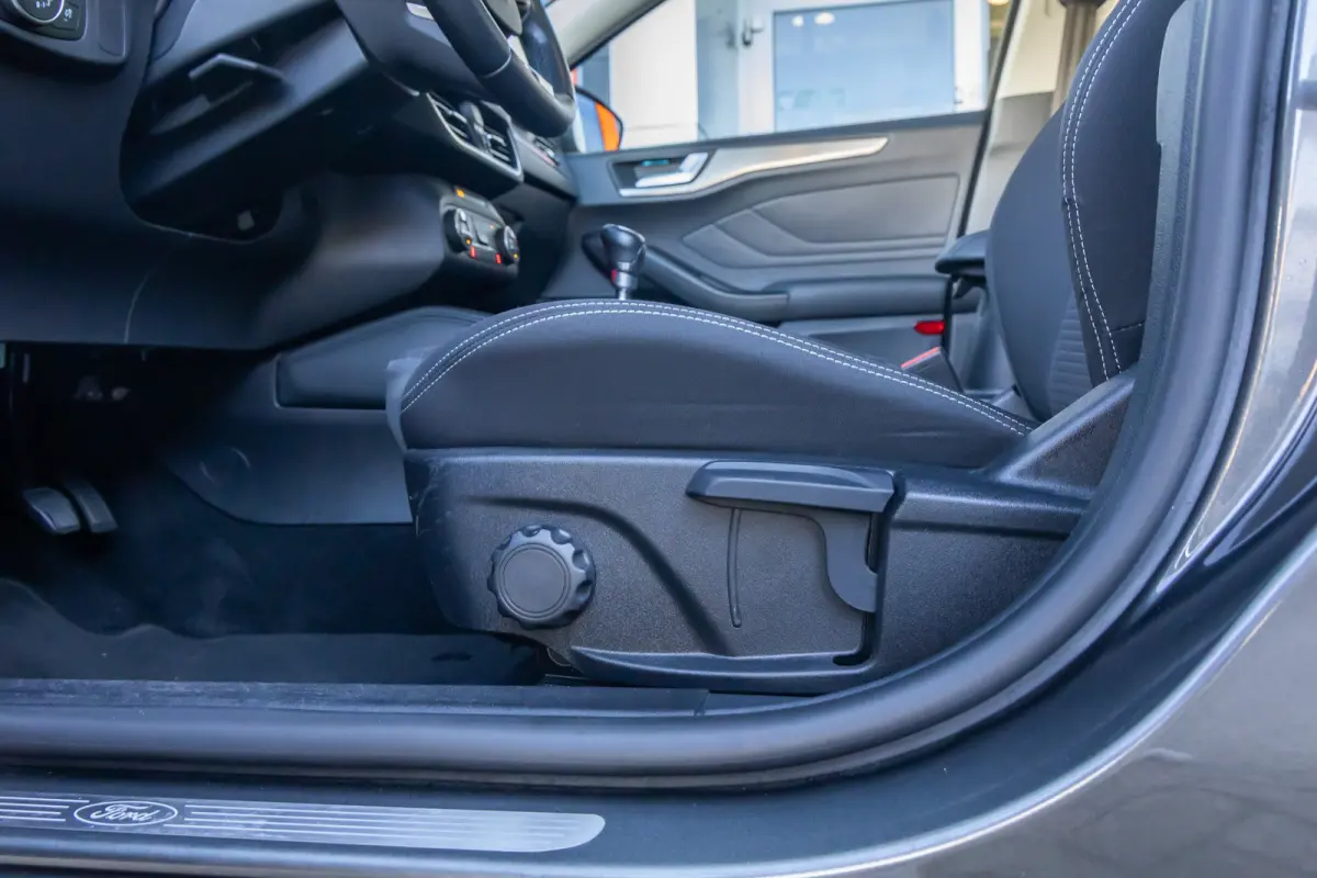 1.0 EcoBoost Hybrid Titanium X Business | Achteruitrijcamera | Apple Carplay/Android Auto | Cruise control adaptief | Keyless | Achteruitrijcamera | Airco (automatisch) | Apple Carplay/Andro
