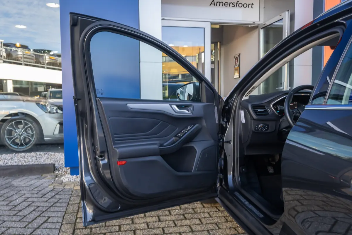 1.0 EcoBoost Hybrid Titanium X Business | Achteruitrijcamera | Apple Carplay/Android Auto | Cruise control adaptief | Keyless | Achteruitrijcamera | Airco (automatisch) | Apple Carplay/Andro