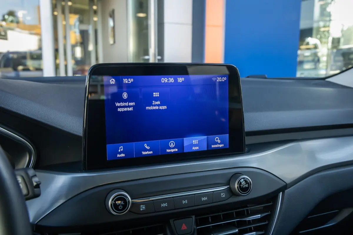 1.0 EcoBoost Hybrid Titanium X Business | Achteruitrijcamera | Apple Carplay/Android Auto | Cruise control adaptief | Keyless | Achteruitrijcamera | Airco (automatisch) | Apple Carplay/Andro