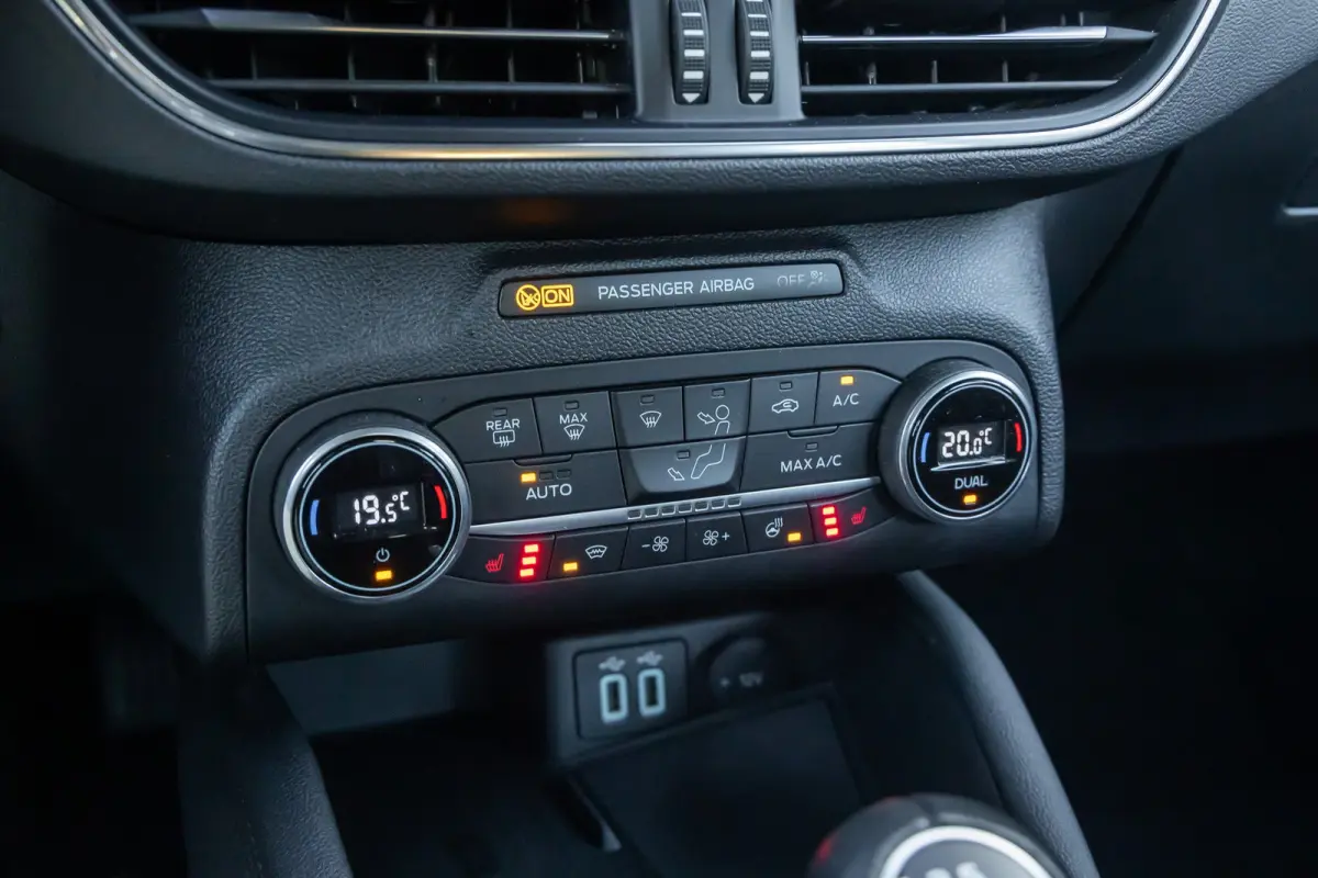 1.0 EcoBoost Hybrid Titanium X Business | Achteruitrijcamera | Apple Carplay/Android Auto | Cruise control adaptief | Keyless | Achteruitrijcamera | Airco (automatisch) | Apple Carplay/Andro