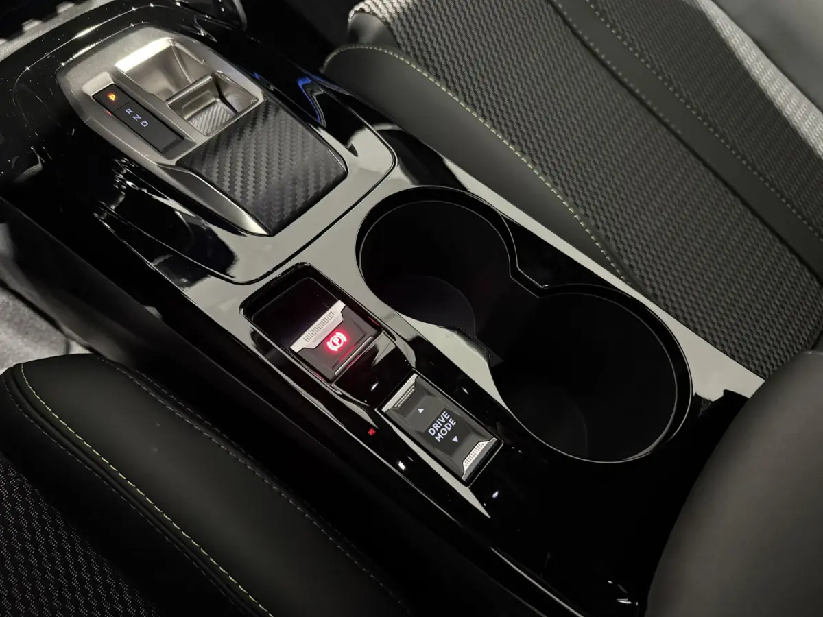1.2 Hybrid 145 GT | 21% AKTIE ! | APPLE CARPLAY & ANDROID AUTO | CAMERA VOOR + ACHTER | NAVIGATIE |