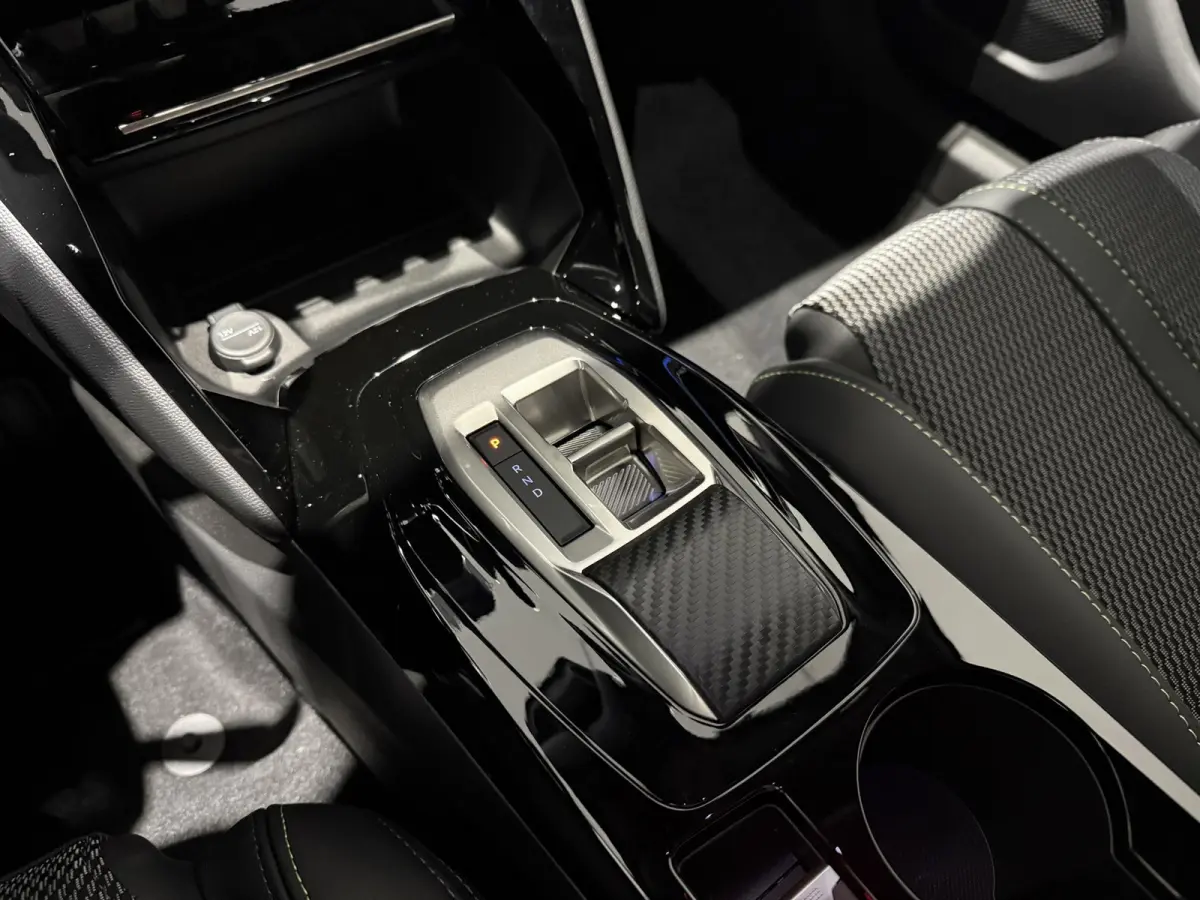 1.2 Hybrid 145 GT | 21% AKTIE ! | APPLE CARPLAY & ANDROID AUTO | CAMERA VOOR + ACHTER | NAVIGATIE |