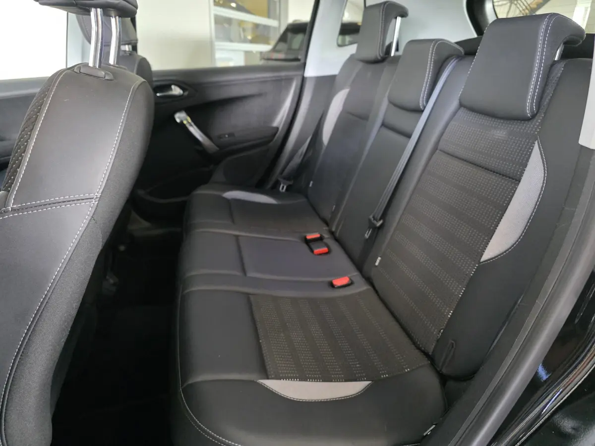 1.2 PureTech Allure | 100% Onderhouden | Pano | Airco