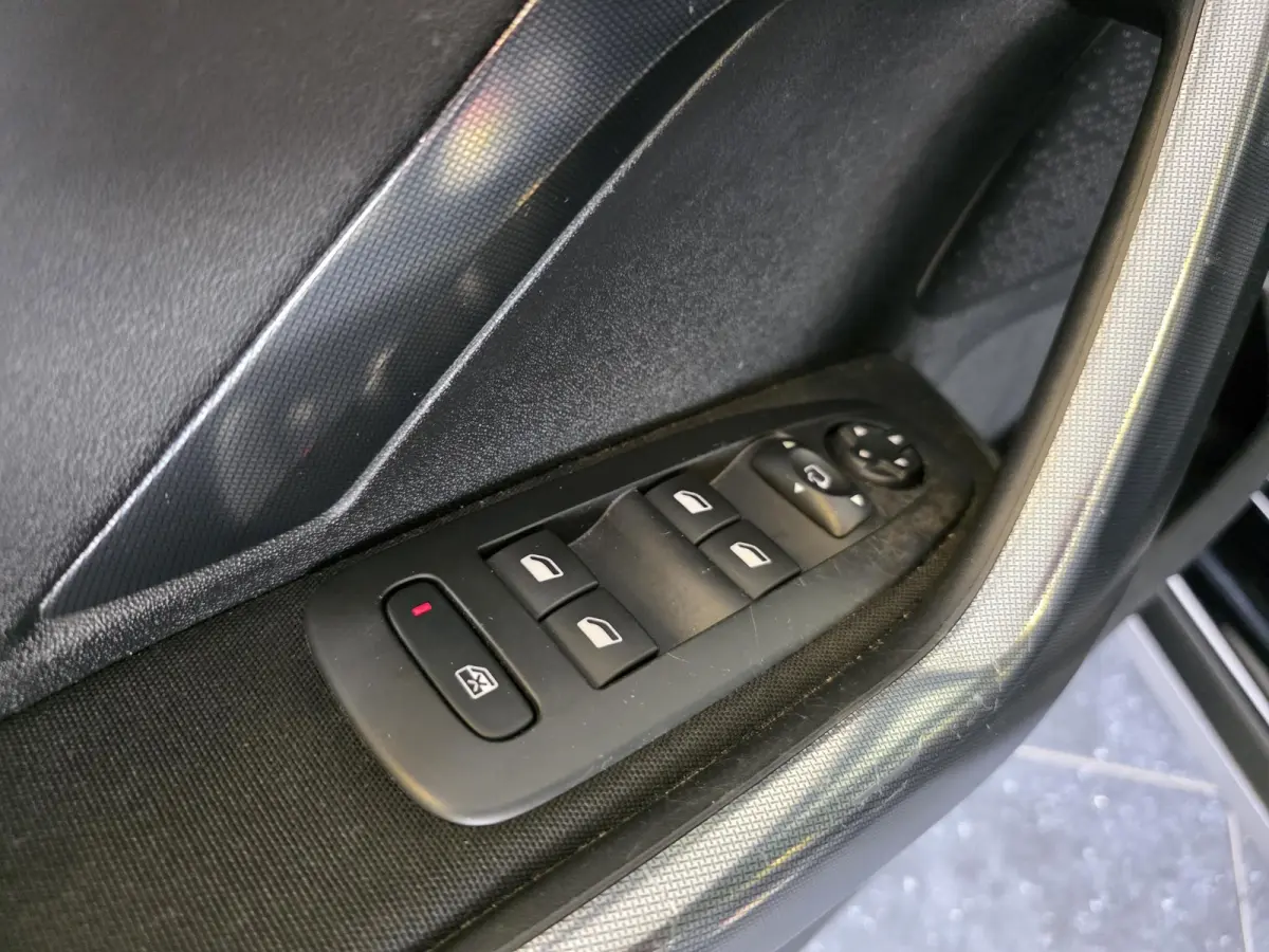 1.2 PureTech Allure | 100% Onderhouden | Pano | Airco