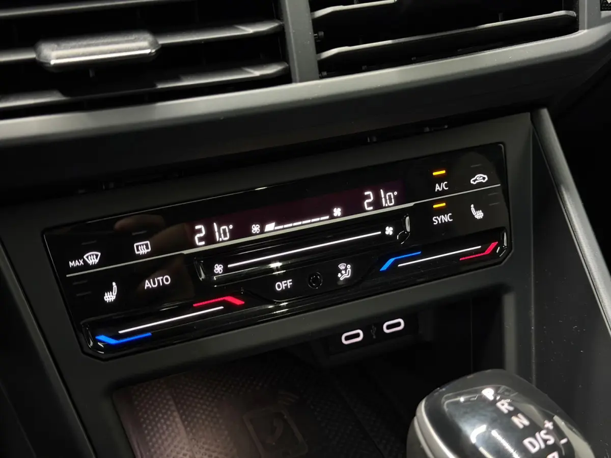 1.5 TSI R-Line BTW! Pano KeylessGo IQ Camera