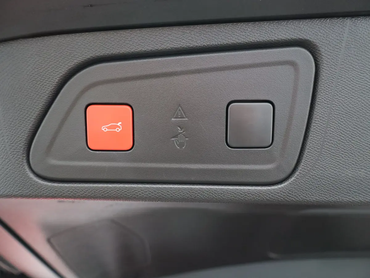 1.6 Plug-in Hybrid 225 Shine | Automaat | Leder | 360* camera | Elek. stoelen | Elek. achterklep | Navi | Adaptieve cruise | Clima |