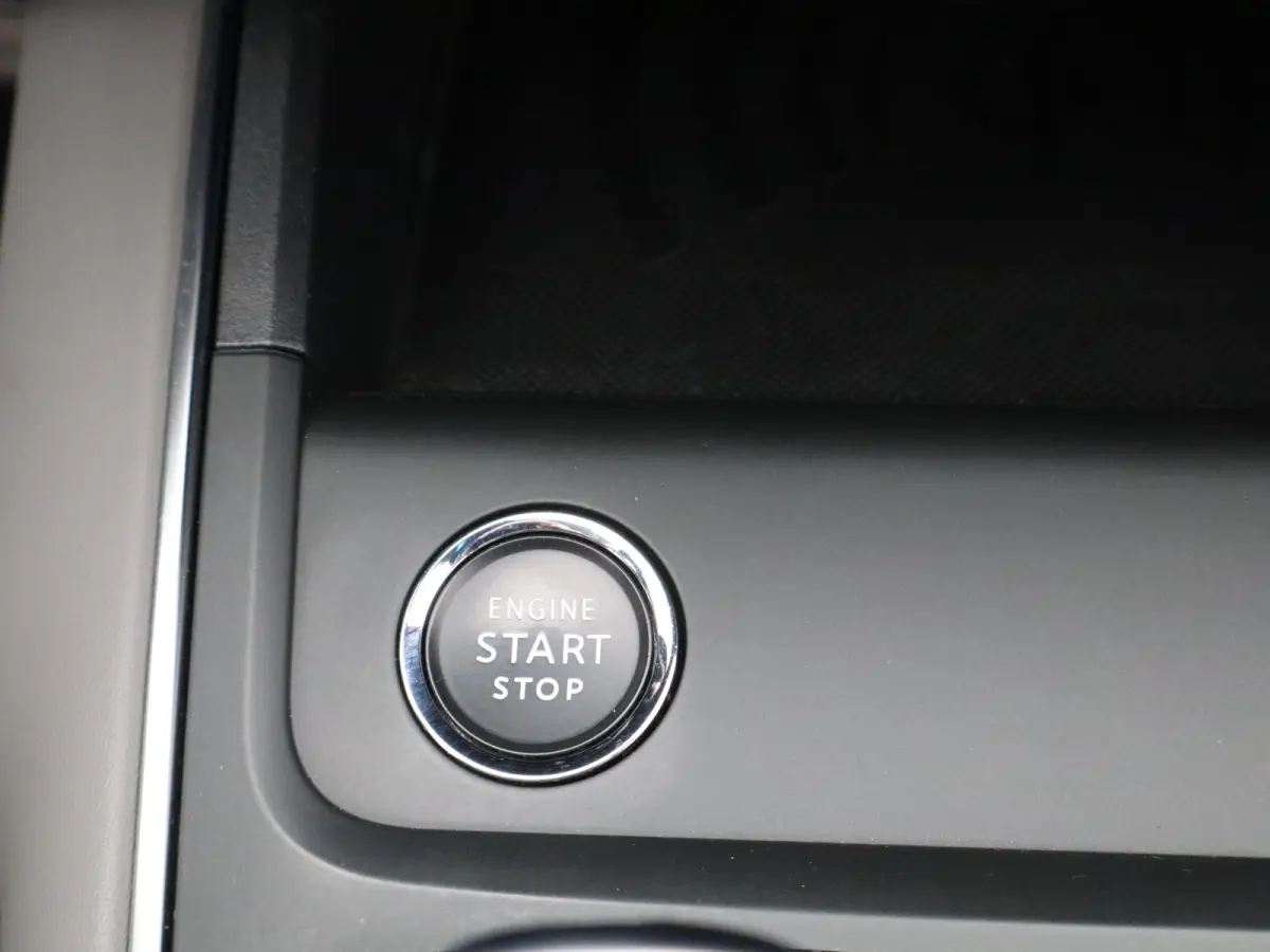 1.6 Plug-in Hybrid 225 Shine | Automaat | Leder | 360* camera | Elek. stoelen | Elek. achterklep | Navi | Adaptieve cruise | Clima |