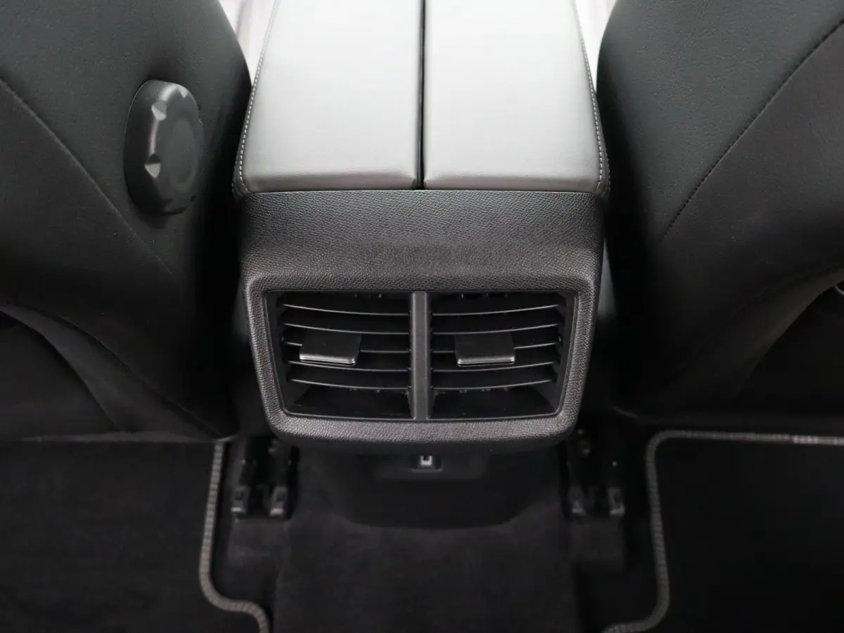 1.6 Plug-in Hybrid 225 Shine | Automaat | Leder | 360* camera | Elek. stoelen | Elek. achterklep | Navi | Adaptieve cruise | Clima |