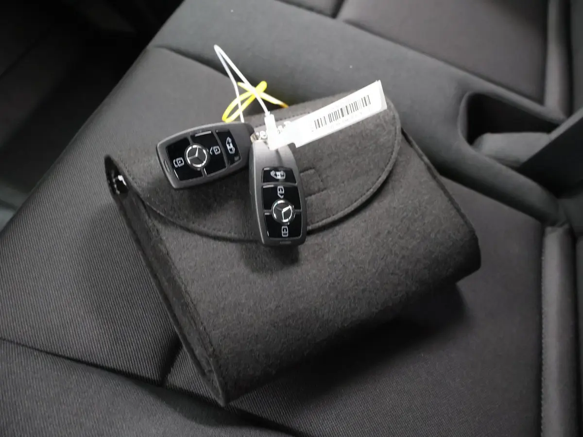 315 L2H2 RWD PRO | 3500KG trekken | Facelift | Carplay | 3-zits | Camera