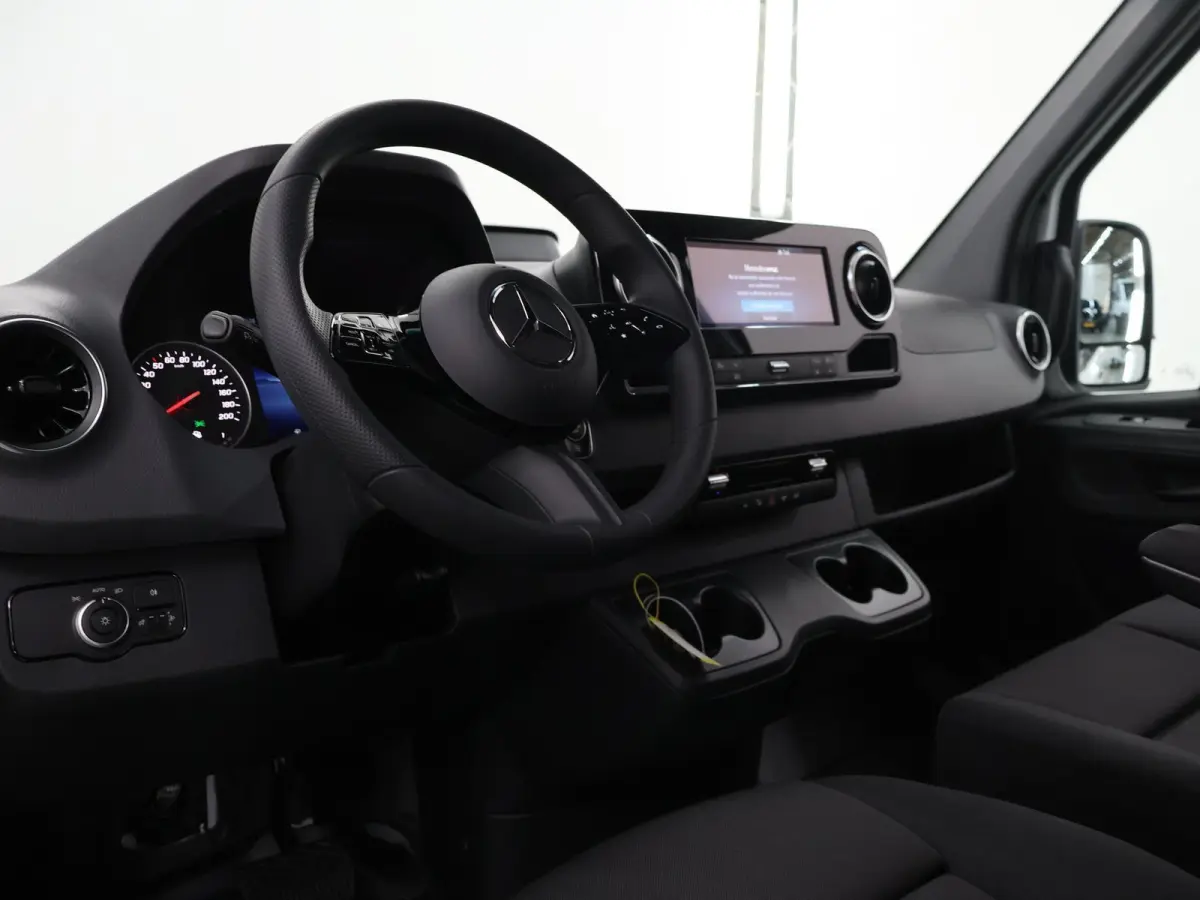 315 L2H2 RWD PRO | 3500KG trekken | Facelift | Carplay | 3-zits | Camera