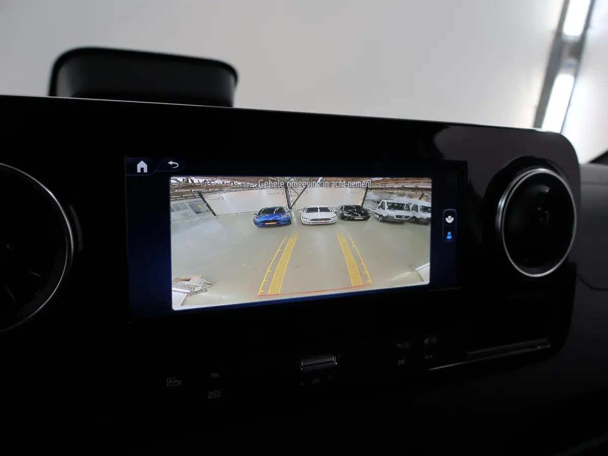 315 L2H2 RWD PRO | 3500KG trekken | Facelift | Carplay | 3-zits | Camera