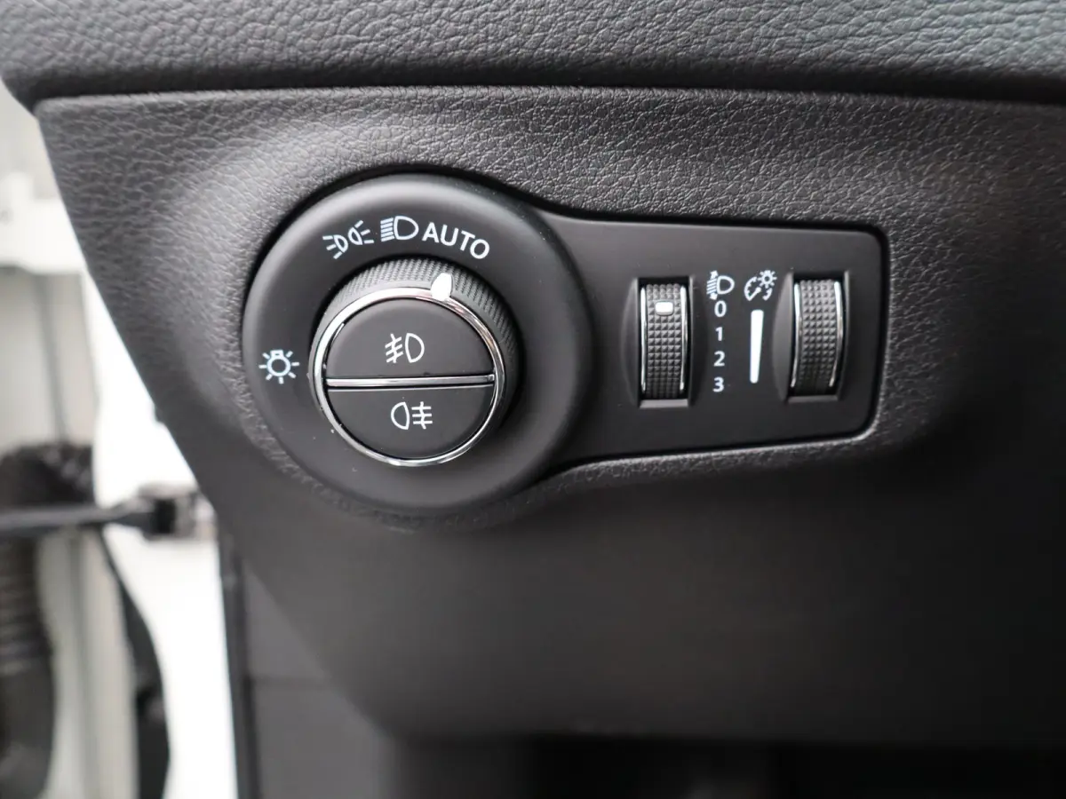 1.3T Limited | Achteruitrijcamera | Trekhaak | Panoramadak | Climate Control | Parkeersensoren | Stoelverwarming