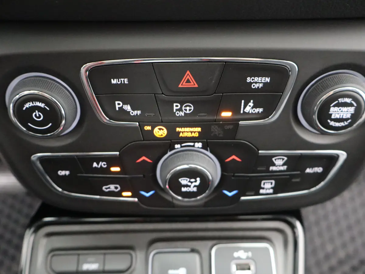 1.3T Limited | Achteruitrijcamera | Trekhaak | Panoramadak | Climate Control | Parkeersensoren | Stoelverwarming