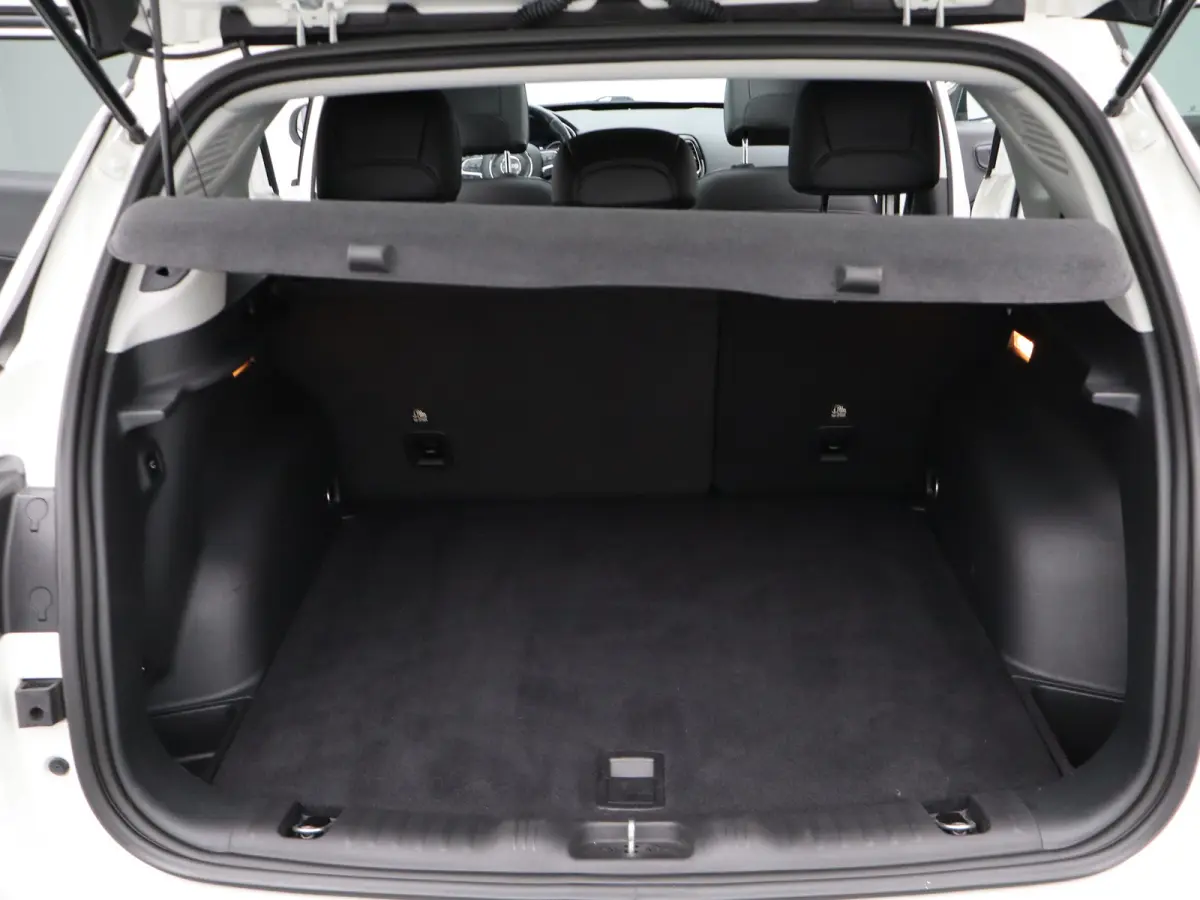 1.3T Limited | Achteruitrijcamera | Trekhaak | Panoramadak | Climate Control | Parkeersensoren | Stoelverwarming