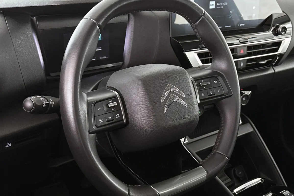 Feel 50 kWh Apple CarPlay Climate Control 18"
