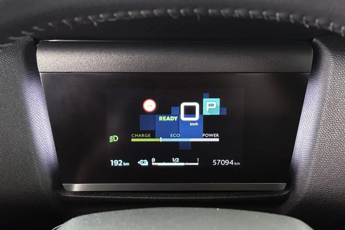 Feel 50 kWh Apple CarPlay Climate Control 18"