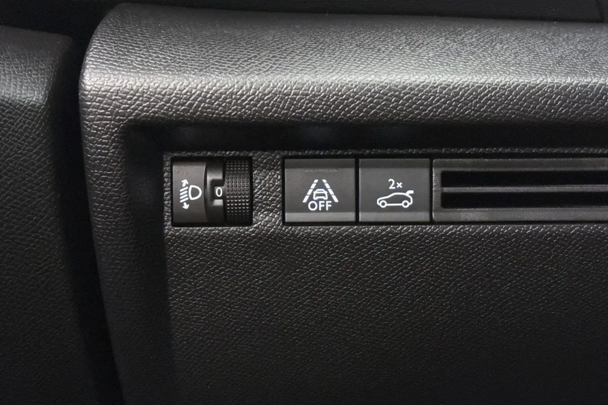 Feel 50 kWh Apple CarPlay Climate Control 18"