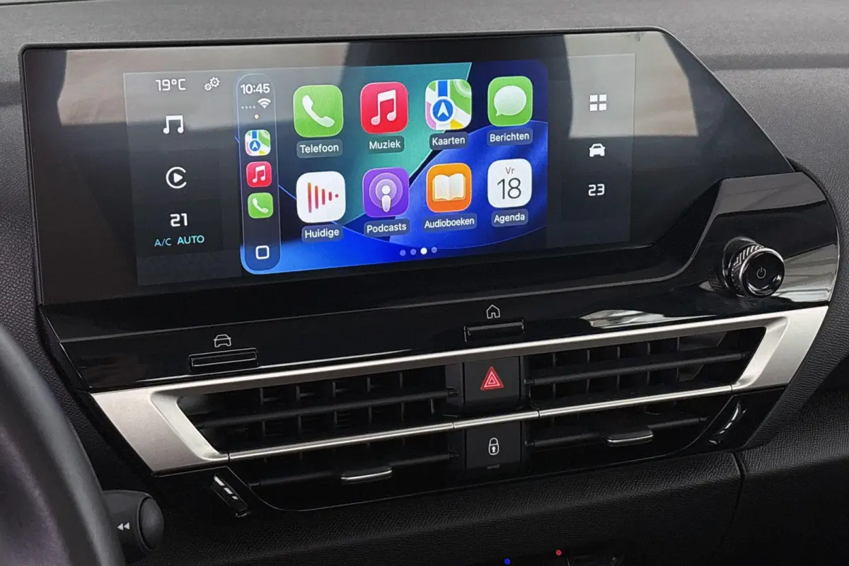 Feel 50 kWh Apple CarPlay Climate Control 18"