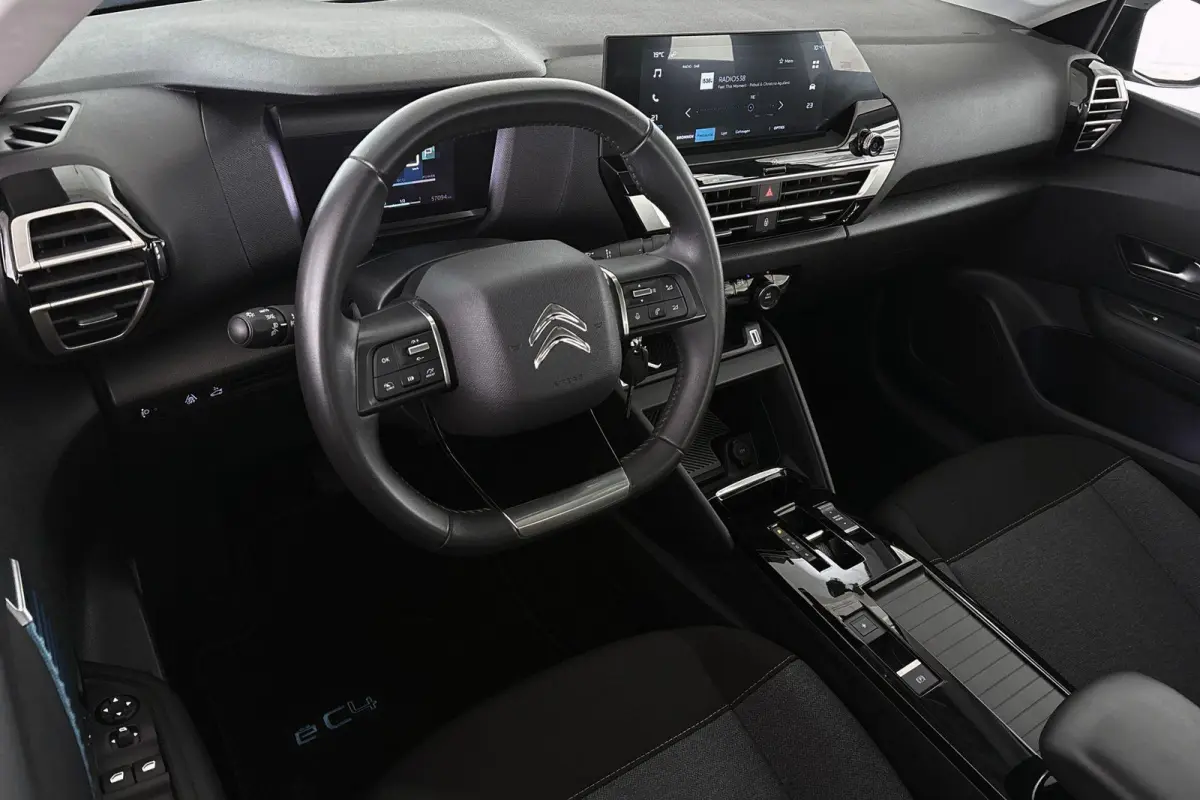 Feel 50 kWh Apple CarPlay Climate Control 18"