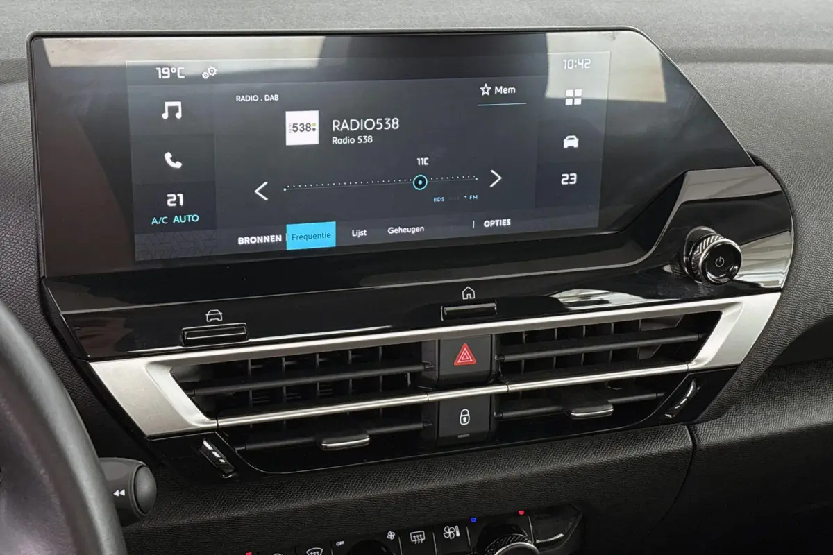 Feel 50 kWh Apple CarPlay Climate Control 18"