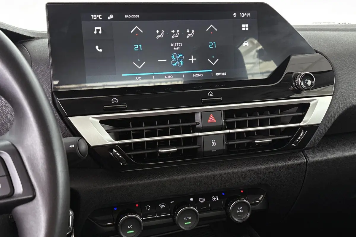 Feel 50 kWh Apple CarPlay Climate Control 18"