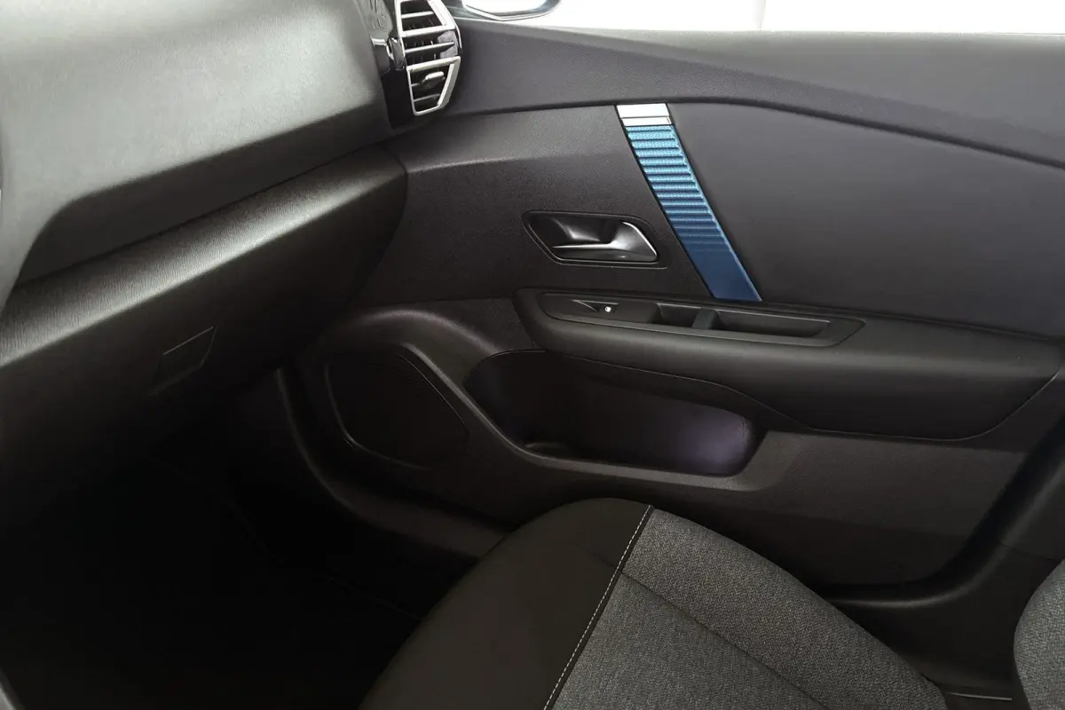 Feel 50 kWh Apple CarPlay Climate Control 18"