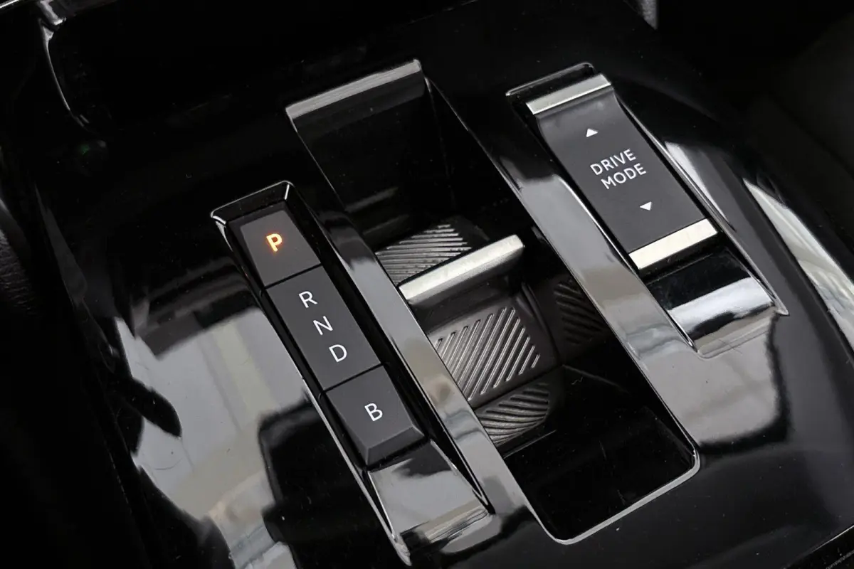 Feel 50 kWh Apple CarPlay Climate Control 18"