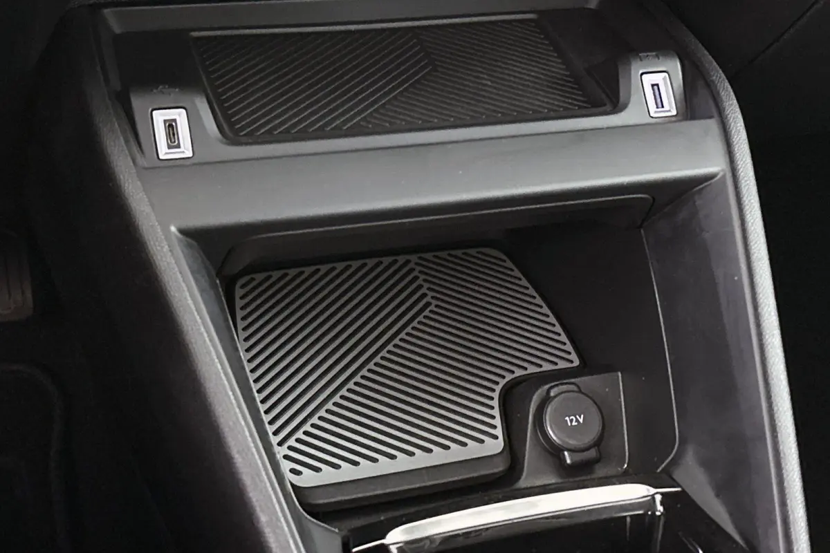 Feel 50 kWh Apple CarPlay Climate Control 18"