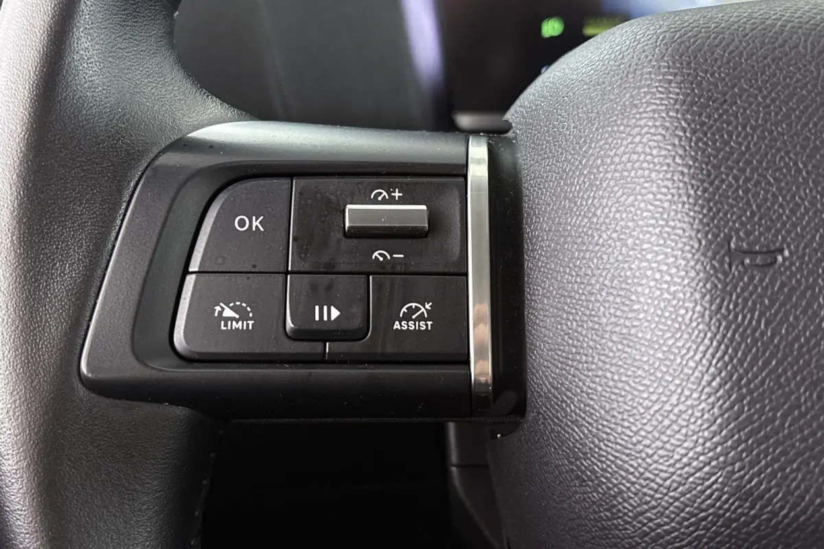 Feel 50 kWh Apple CarPlay Climate Control 18"