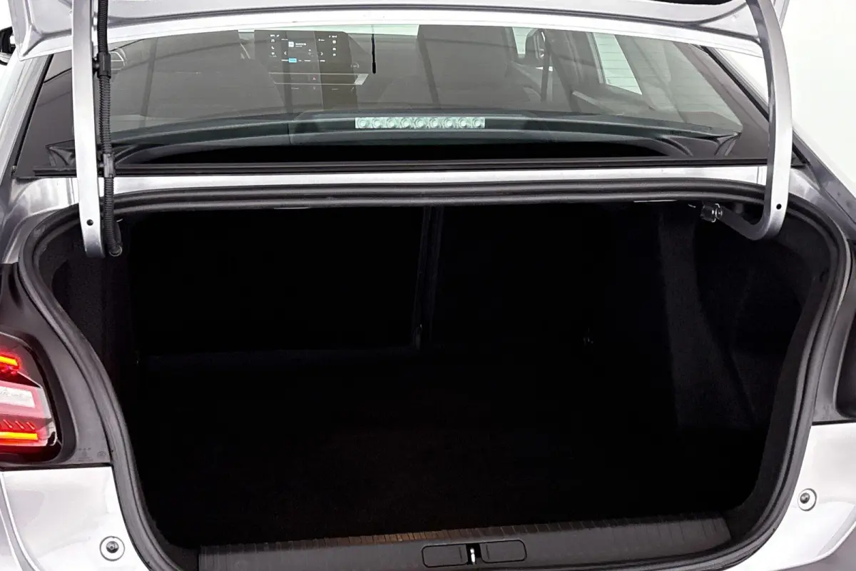 Feel 50 kWh Apple CarPlay Climate Control 18"