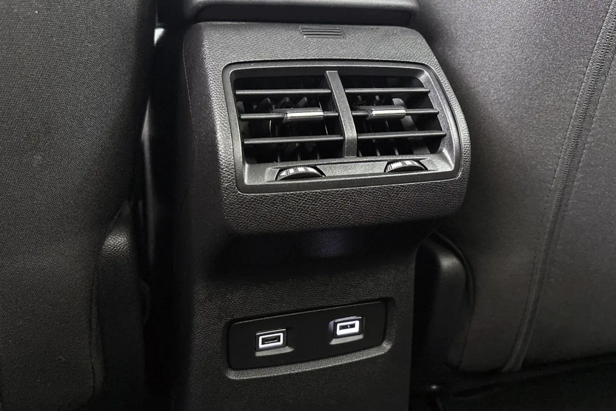 Feel 50 kWh Apple CarPlay Climate Control 18"