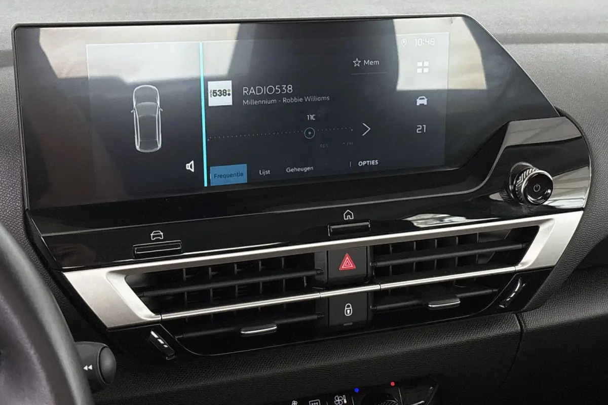 Feel 50 kWh Apple CarPlay Climate Control 18"