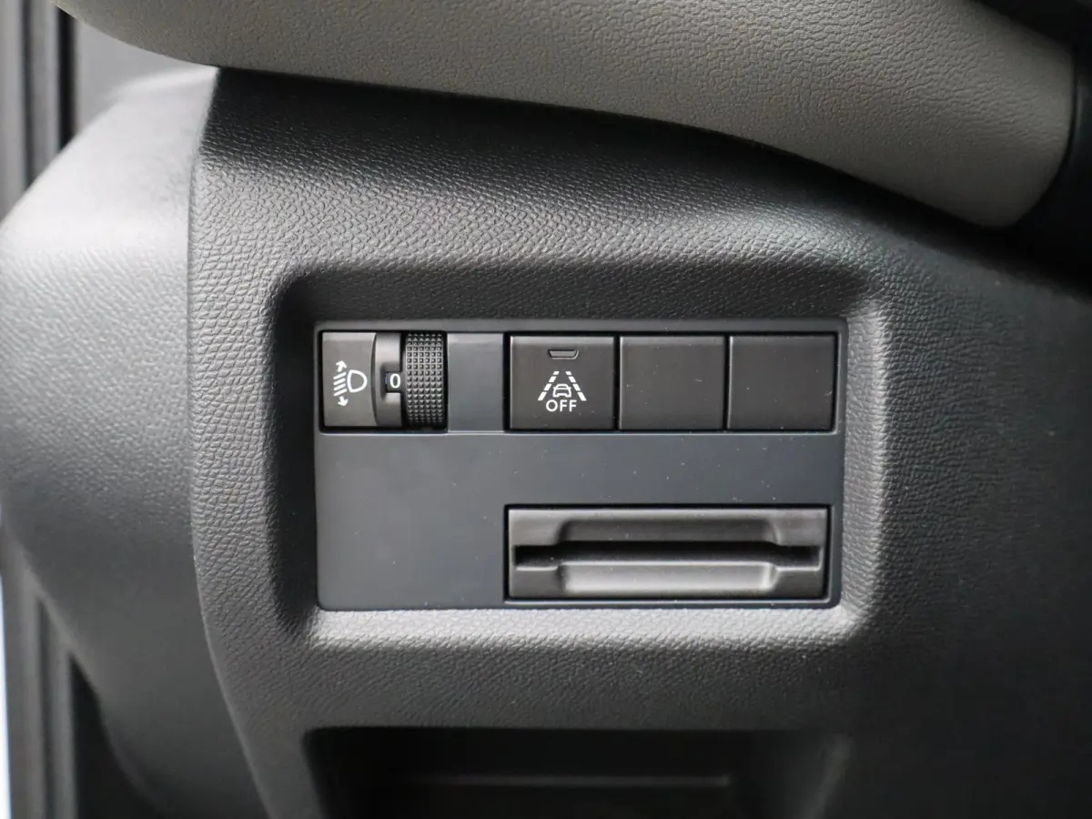 1.2 PureTech Feel | Cruise Control | Camera | Parkeersensoren | Climate Control | Half Lederen Bekleding | Apple Carplay/Android Auto