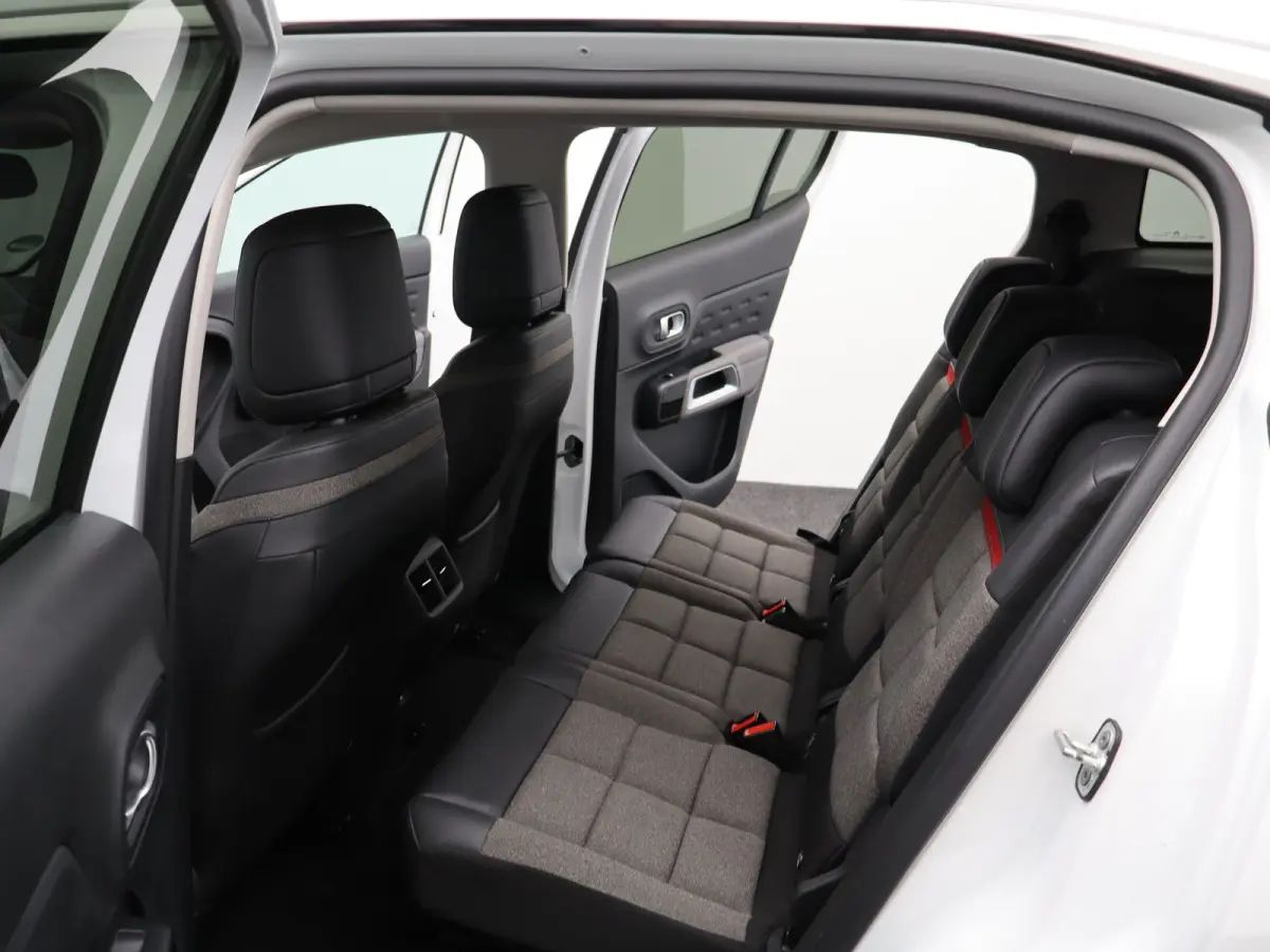 1.2 PureTech Feel | Cruise Control | Camera | Parkeersensoren | Climate Control | Half Lederen Bekleding | Apple Carplay/Android Auto