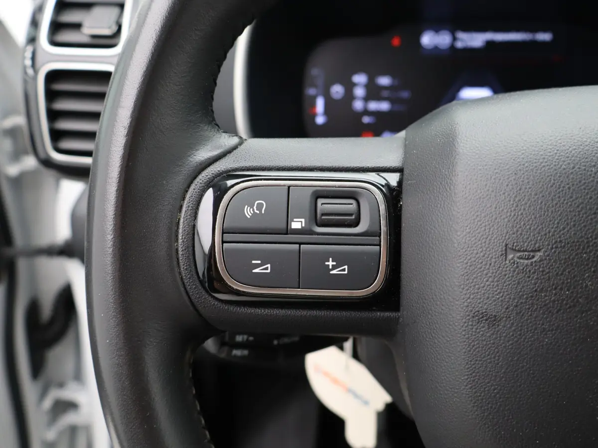 1.2 PureTech Feel | Cruise Control | Camera | Parkeersensoren | Climate Control | Half Lederen Bekleding | Apple Carplay/Android Auto