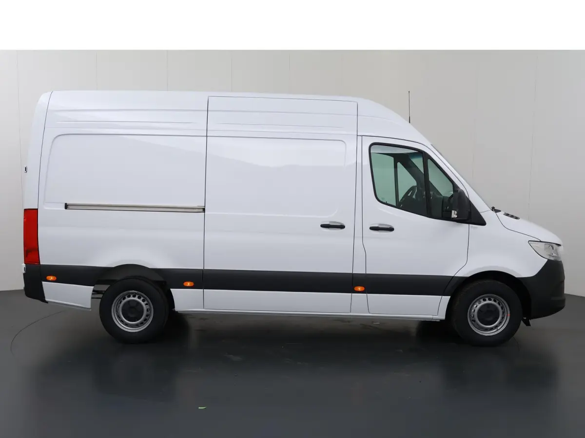 317 L2H2 RWD PRO | 3500kg TREKKEN | FACELIFT | 3-ZITS | CAMERA | AUTOMAAT
