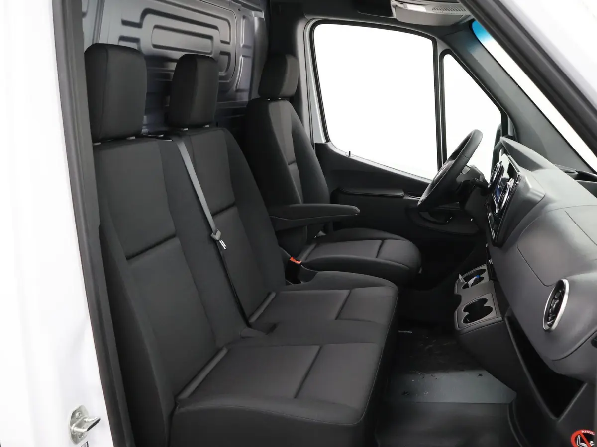 317 L2H2 RWD PRO | 3500kg TREKKEN | FACELIFT | 3-ZITS | CAMERA | AUTOMAAT