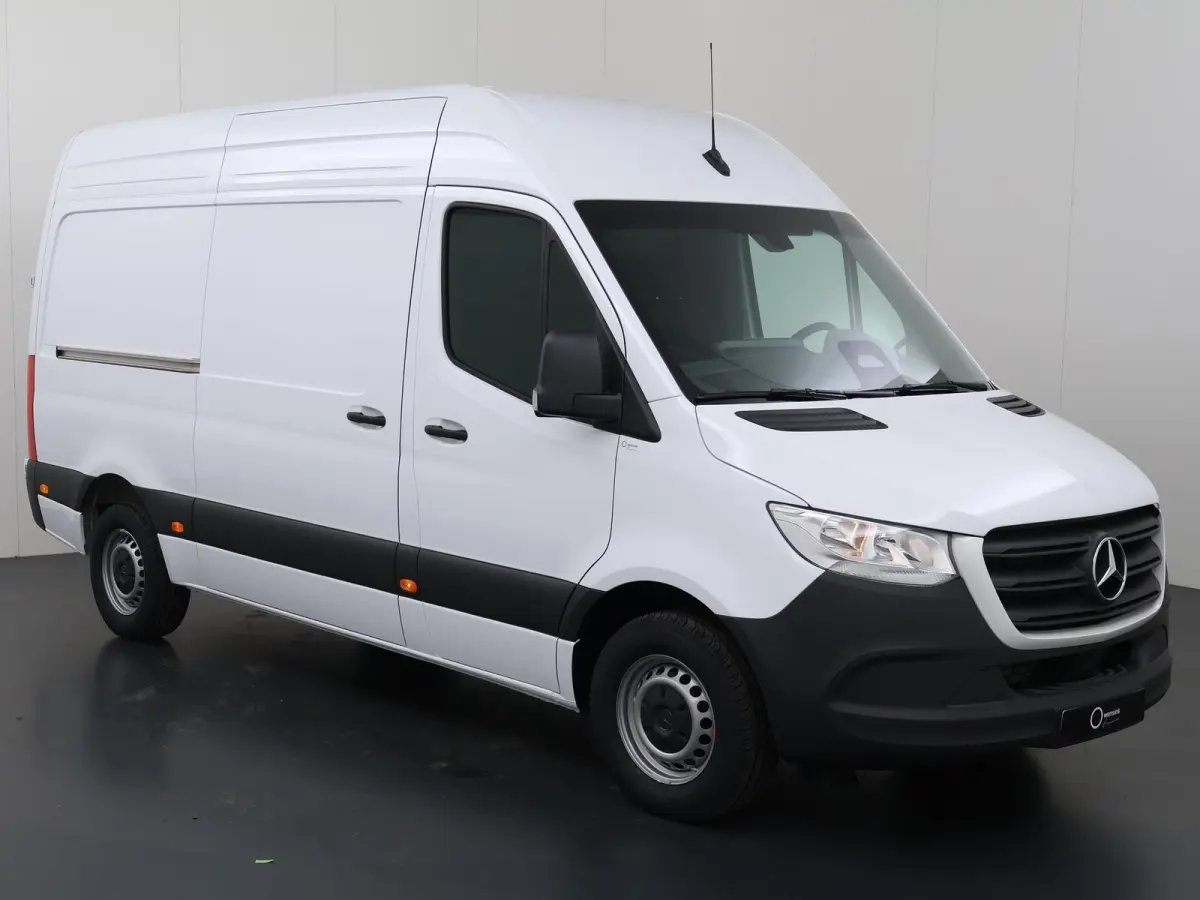 317 L2H2 RWD PRO | 3500kg TREKKEN | FACELIFT | 3-ZITS | CAMERA | AUTOMAAT